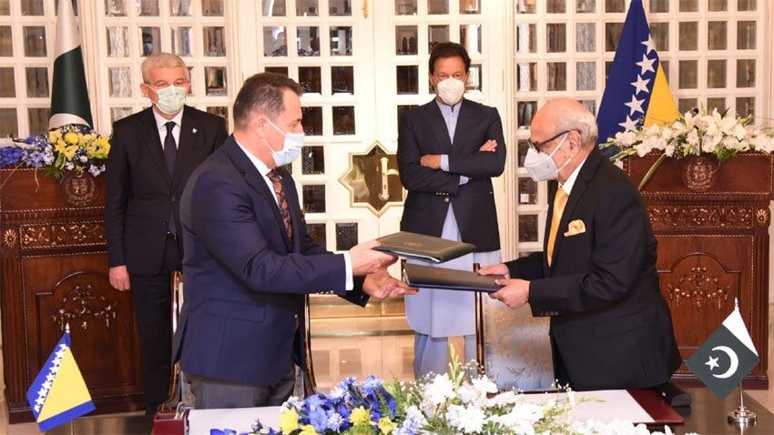 കുടിയേറ്റക്കാരെ തിരിച്ചയക്കല്: പാകിസ്താനും ബോസ്നിയയും കരാര് ഒപ്പിട്ടു കുടിയേറ്റക്കാരെ തിരിച്ചയക്കല്: പാകിസ്താനും ബോസ്നിയയും കരാര് ഒപ്പിട്ടു