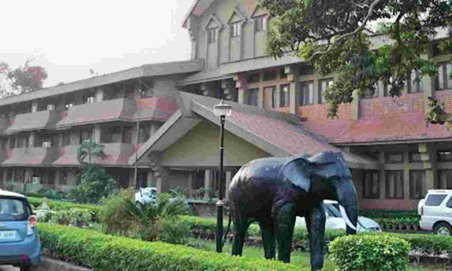കൊവിഡ്: ഡല്ഹി കേരളാ ഹൗസ് മൂന്നു ദിവസത്തേക്ക് അടച്ചു കൊവിഡ്: ഡല്ഹി കേരളാ ഹൗസ് മൂന്നു ദിവസത്തേക്ക് അടച്ചു