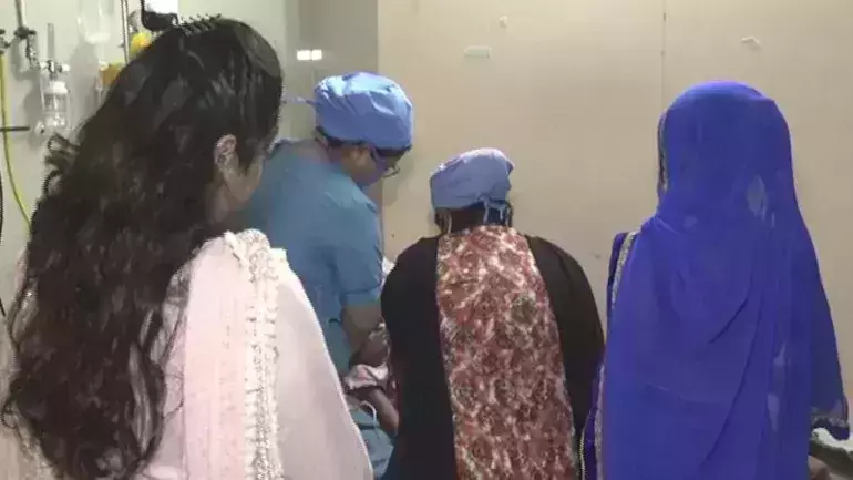രണ്ടു വര്ഷത്തിനിടെ ആറ് ശസ്ത്രക്രിയകള്: നാലാം വയസ്സില് ബലാത്സംഗത്തിന് ഇരയായ പെണ്കുഞ്ഞ് ഇപ്പോഴും ആശുപത്രിയില് രണ്ടു വര്ഷത്തിനിടെ ആറ് ശസ്ത്രക്രിയകള്: നാലാം വയസ്സില് ബലാത്സംഗത്തിന് ഇരയായ പെണ്കുഞ്ഞ് ഇപ്പോഴും ആശുപത്രിയില്