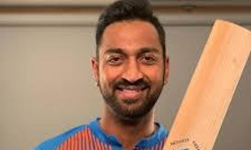 സ്വര്‍ണക്കടത്തെന്ന് സംശയം: ക്രിക്കറ്റ് താരം ക്രുനാല്‍ പാണ്ഡ്യയെ വിമാനത്താവളത്തില്‍ തടഞ്ഞു