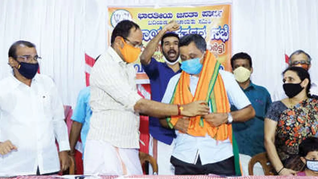 ബദിയടുക്ക പഞ്ചായത്ത് പ്രസിഡന്റും കോണ്‍ഗ്രസ് നേതാവുമായ കൃഷ്ണഭട്ട് ബിജെപിയില്‍ ചേര്‍ന്നു