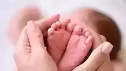 കൊവിഡ് ബാധിച്ചതിന്റെ പേരില് ചികിത്സ നിഷേധിച്ചു; യുവതി ആശുപത്രിക്കു മുന്നില് പ്രസവിച്ചു കൊവിഡ് ബാധിച്ചതിന്റെ പേരില് ചികിത്സ നിഷേധിച്ചു; യുവതി ആശുപത്രിക്കു മുന്നില് പ്രസവിച്ചു