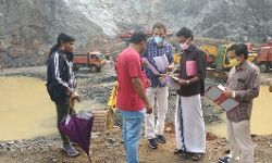 അനധികൃത ഖനനം: കാവുന്തറയില്‍ 17 ലോറികള്‍ പിടികൂടി