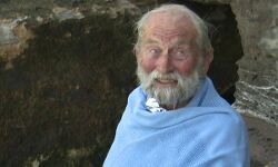 പാരാഗ്ലൈഡിങിനിടെ അപകടത്തില്‍പ്പെട്ട 91കാരന്‍ രക്ഷപ്പെട്ടു