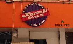 കറാച്ചി സ്വീറ്റ്സിന്റെ പേര് മാറ്റണമെന്ന് ശിവസേന നേതാവ് കറാച്ചി സ്വീറ്റ്സിന്റെ പേര് മാറ്റണമെന്ന് ശിവസേന നേതാവ്