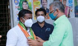 സീറ്റ് കിട്ടിയില്ല: ബ്ലോക്ക് കോണ്ഗ്രസ് ജനറല് സെക്രട്ടറി ബിജെപിയിലേക്കു മാറി സ്ഥാനാര്ഥിയായി സീറ്റ് കിട്ടിയില്ല: ബ്ലോക്ക് കോണ്ഗ്രസ് ജനറല് സെക്രട്ടറി ബിജെപിയിലേക്കു മാറി സ്ഥാനാര്ഥിയായി