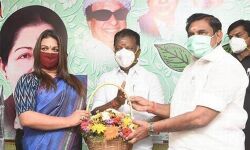 കോണ്‍ഗ്രസിന്റെ ആദ്യ ട്രാന്‍സ്‌ജെന്‍ഡര്‍ ജനറല്‍ സെക്രട്ടറി രാജിവച്ച് വീണ്ടും എഐഎഡിഎംകെയില്‍ ചേര്‍ന്നു