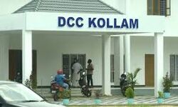 കൊല്ലത്ത് ഡിസിസി ഓഫിസിന് മുന്നില്‍ സ്ഥാനാര്‍ത്ഥികളുടെ പ്രതിഷേധം