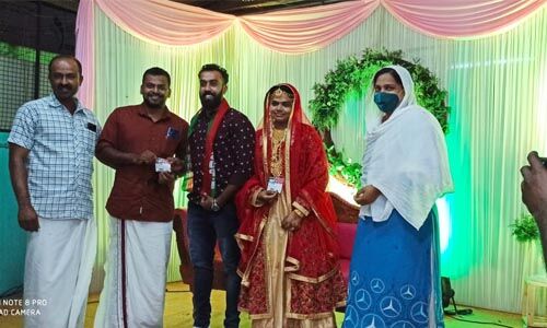 വിവാഹവേദിയില്‍വച്ച് എസ് ഡിപിഐ അംഗത്വം സ്വീകരിച്ച് വധൂവരന്‍മാര്‍