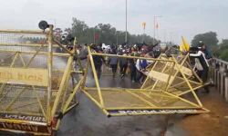 ഛലോ ഡല്‍ഹി: ഡല്‍ഹി ഹരിയാന അതിര്‍ത്തിയില്‍ സംഘര്‍ഷം; പോലിസ് കണ്ണീര്‍വാതകം പ്രയോഗിച്ചു,