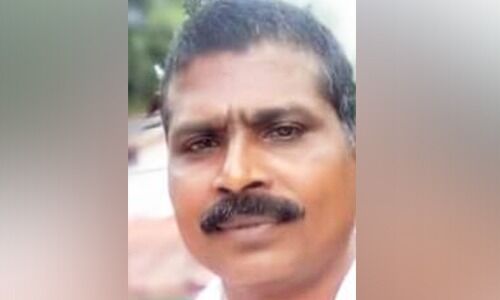 മരംമുറിക്കുന്നതിനിടെ അപകടം; ചികില്സയിലായിരുന്ന യുവാവ് മരിച്ചു മരംമുറിക്കുന്നതിനിടെ അപകടം; ചികില്സയിലായിരുന്ന യുവാവ് മരിച്ചു