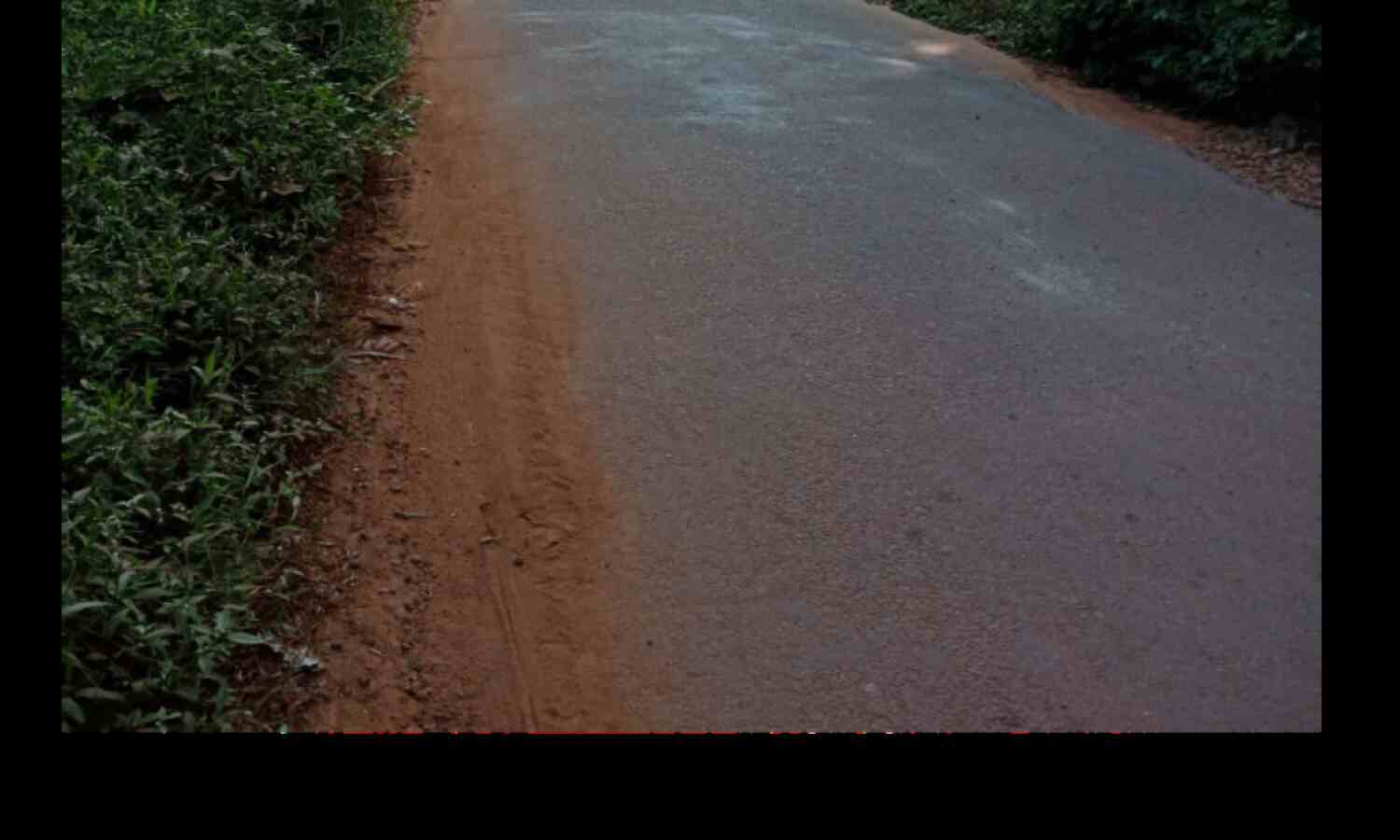 ഓവ് പാലം നിര്മ്മിക്കാതെ റോഡ് പണി പൂര്ത്തികരിക്കാന് നീക്കം; പ്രതിഷേധവുമായി നാട്ടുകാര് ഓവ് പാലം നിര്മ്മിക്കാതെ റോഡ് പണി പൂര്ത്തികരിക്കാന് നീക്കം; പ്രതിഷേധവുമായി നാട്ടുകാര്