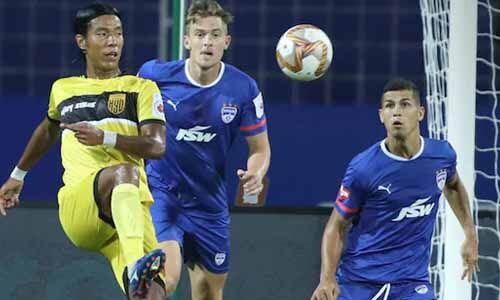 ഐ എസ് എല്; ബെംഗളുരുവിന് സമനിലയില് കുരുക്കി ഹൈദരാബാദ് ഐ എസ് എല്; ബെംഗളുരുവിന് സമനിലയില് കുരുക്കി ഹൈദരാബാദ്