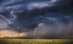 ന്യൂനമർദം: തിരുവനന്തപുരം ജില്ലയിൽ കടലിൽ പോകുന്നതിനു പൂർണ വിലക്ക്; മലയോര പ്രദേശങ്ങളിലേക്കുള്ള യാത്ര നിരോധിച്ചു