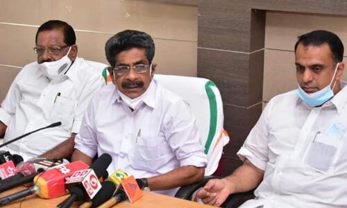 സിപിഎമ്മില് പിണറായി വിരുദ്ധ ചേരി ശക്തിപ്പെടുന്നു: മുല്ലപ്പള്ളി സിപിഎമ്മില് പിണറായി വിരുദ്ധ ചേരി ശക്തിപ്പെടുന്നു: മുല്ലപ്പള്ളി