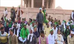 കര്ഷക സമരം: നോയിഡയില് നിരവധി കര്ഷകരെ അറസ്റ്റ് ചെയ്ത് താല്ക്കാലിക ജയിലിലാക്കി കര്ഷക സമരം: നോയിഡയില് നിരവധി കര്ഷകരെ അറസ്റ്റ് ചെയ്ത് താല്ക്കാലിക ജയിലിലാക്കി