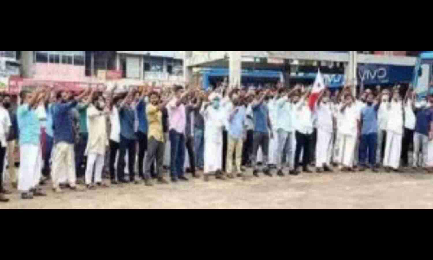 അന്യായ റെയ്ഡിനെതിരേ പ്രതിഷേധിച്ച പോപുലര് ഫ്രണ്ട് പ്രവര്ത്തകര്ക്കെതിരേ കേസ് അന്യായ റെയ്ഡിനെതിരേ പ്രതിഷേധിച്ച പോപുലര് ഫ്രണ്ട് പ്രവര്ത്തകര്ക്കെതിരേ കേസ്