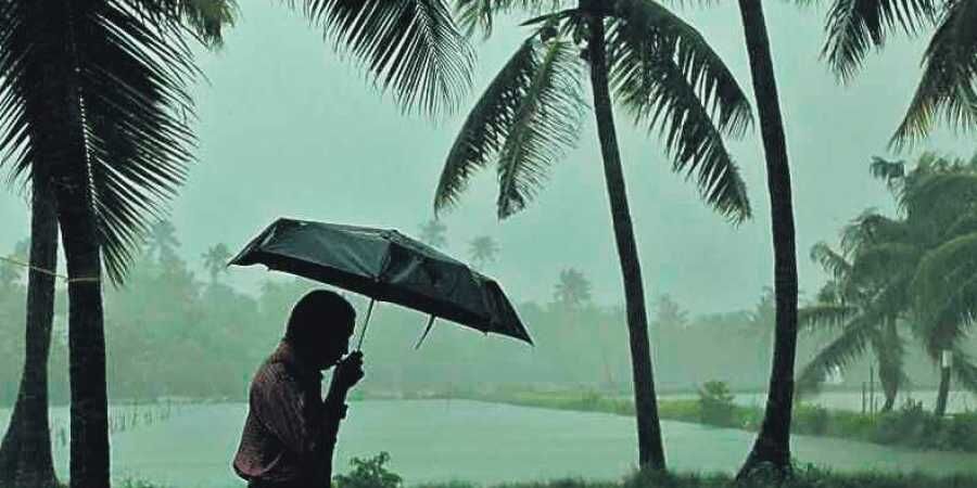 കേരളത്തില്‍ ഒറ്റപ്പെട്ട കനത്ത മഴയ്ക്ക് സാധ്യത; മൂന്നു ജില്ലകളില്‍ റെഡ് അലര്‍ട്ട്