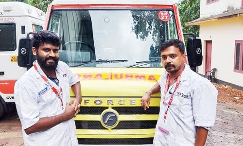 കൊവിഡ് ബാധിച്ച യുവതിക്ക് കനിവ് 108 ആംബുലന്സില് സുഖപ്രസവം കൊവിഡ് ബാധിച്ച യുവതിക്ക് കനിവ് 108 ആംബുലന്സില് സുഖപ്രസവം