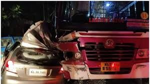 കോട്ടയത്ത് വാഹനാപകടം; രണ്ട് പേര് മരിച്ചു കോട്ടയത്ത് വാഹനാപകടം; രണ്ട് പേര് മരിച്ചു
