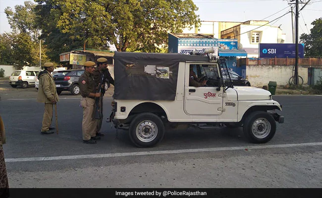 ഭാര്യയെ കത്രിക ഉപയോഗിച്ച് കുത്തിക്കൊന്നു; മൃതദേഹത്തിനരികെ വീഡിയോ ഗെയിമില്‍ മുഴുകി യുവാവ്