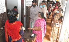 വോട്ടര്മാര് ആവേശത്തോടെ; പോളിങ് ശതമാനം 55 കടന്നു വോട്ടര്മാര് ആവേശത്തോടെ; പോളിങ് ശതമാനം 55 കടന്നു