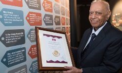 ലോകത്ത് ആദ്യമായി കൊവിഡ് വാക്‌സിന്‍ ലഭിച്ചവരില്‍ ഇന്ത്യക്കാരനും