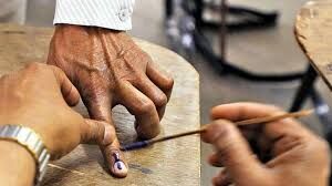 കൊവിഡ് ബാധിതര്ക്ക് നേരിട്ടെത്തി വോട്ട് ചെയ്യാം കൊവിഡ് ബാധിതര്ക്ക് നേരിട്ടെത്തി വോട്ട് ചെയ്യാം