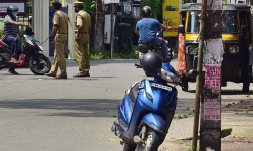 സംസ്ഥാനത്ത് കൊവിഡ് നിയന്ത്രണങ്ങള് ലംഘിച്ച 714 പേര്ക്കെതിരേ കേസെടുത്തു സംസ്ഥാനത്ത് കൊവിഡ് നിയന്ത്രണങ്ങള് ലംഘിച്ച 714 പേര്ക്കെതിരേ കേസെടുത്തു