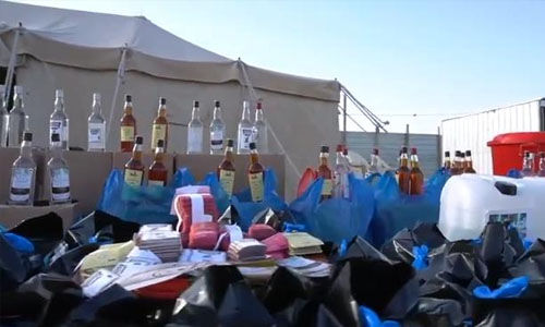 കുവൈത്തില് വ്യാജമദ്യ വേട്ട, നിരവധി പേര് അറസ്റ്റില് കുവൈത്തില് വ്യാജമദ്യ വേട്ട, നിരവധി പേര് അറസ്റ്റില്