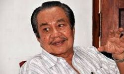 യു എ ഖാദര്‍ പ്രാദേശിക ചരിത്രം കഥകളില്‍ അവതരിപ്പിച്ച കഥാകാരനെന്ന് മുഖ്യമന്ത്രി