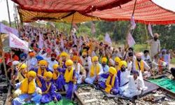 เดเดฐเตโเดทเด เดธเดฎเดฐเด: เดฐเดฃเตเดเดพเดเดเดเตเด เดกเดฒเตโเดนเดฟ เดเดฒเต เดฎเดพเดฐเตโเดเตเดเต เดเดจเตเดจเต เดเดฐเตโเดทเด เดธเดฎเดฐเด: เดฐเดฃเตเดเดพเดเดเดเตเด เดกเดฒเตโเดนเดฟ เดเดฒเต เดฎเดพเดฐเตโเดเตเดเต เดเดจเตเดจเต