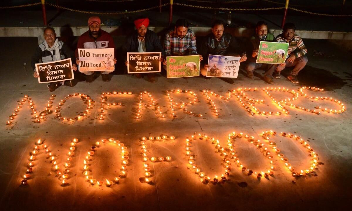 കര്ഷക പ്രക്ഷോഭത്തെ വഴിതിരിച്ചുവിടല് തന്ത്രങ്ങളുമായി എസ്വൈഎല് കനാല് വിഷയത്തില് ബിജെപി പ്രതിഷേധം കര്ഷക പ്രക്ഷോഭത്തെ വഴിതിരിച്ചുവിടല് തന്ത്രങ്ങളുമായി എസ്വൈഎല് കനാല് വിഷയത്തില് ബിജെപി പ്രതിഷേധം