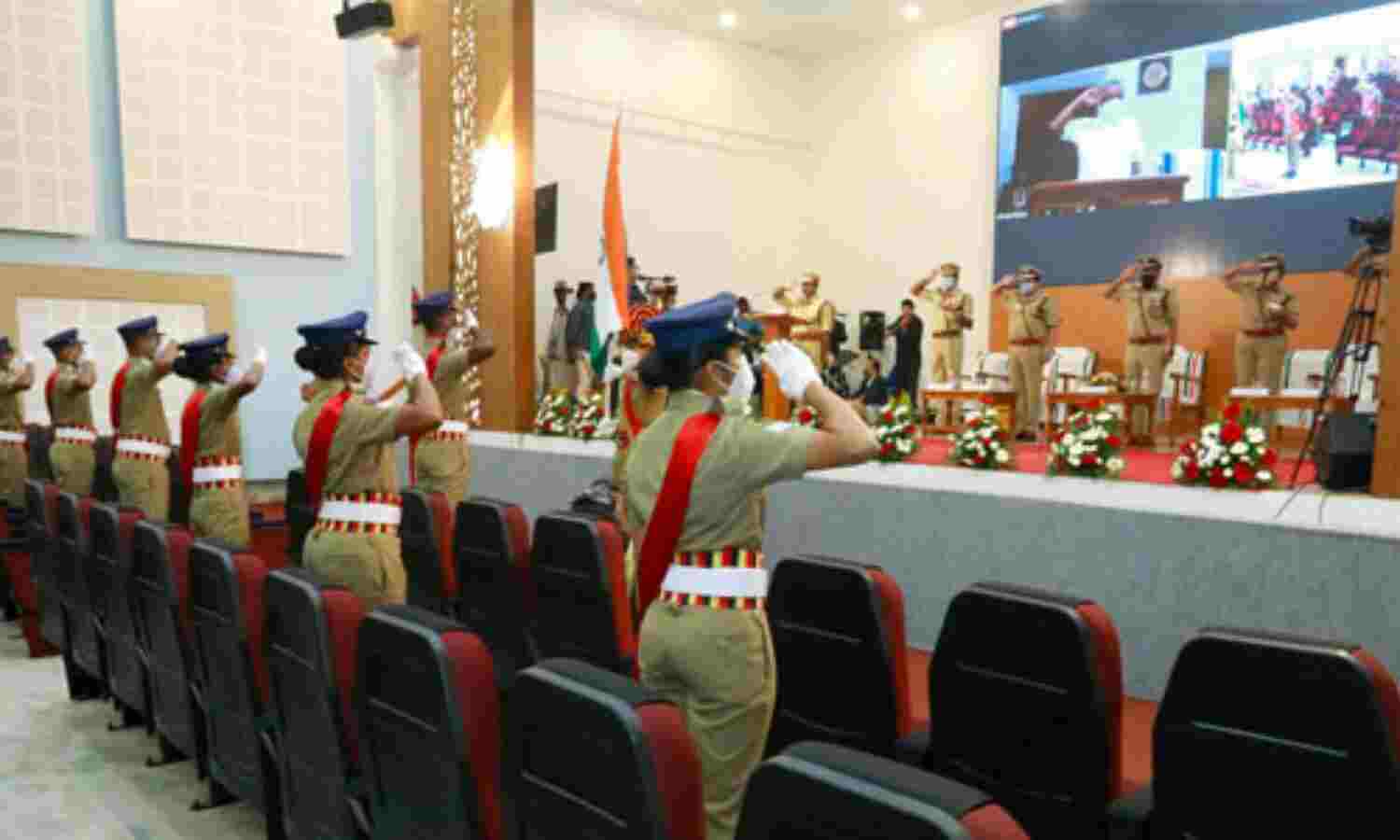 കേരള പോലിസില് ഹോക്കി, ഷൂട്ടിങ്, വനിതാ ഫുട്ബോള് ടീമുകള് രൂപീകരിക്കുന്നു കേരള പോലിസില് ഹോക്കി, ഷൂട്ടിങ്, വനിതാ ഫുട്ബോള് ടീമുകള് രൂപീകരിക്കുന്നു