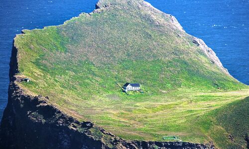 ലോകത്തെ ഏറ്റവും ഒറ്റപ്പെട്ട വീട് ഇതാണ്