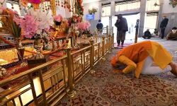 കര്‍ഷക സമരം കൊടുമ്പിരികൊള്ളുന്നതിനിടയില്‍ പ്രധാനമന്ത്രി നരേന്ദ്ര മോദി ഗുരുദ്വാര സന്ദര്‍ശിച്ചു