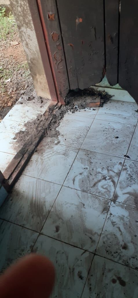 വ്യാപാരഭവന്‍ ഓഫീസില്‍ അതിക്രമം: വാതിലിന് തീയിട്ടു