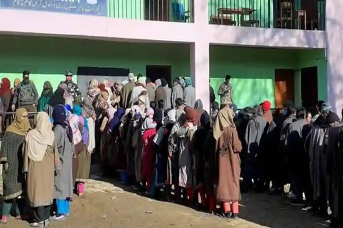 ജമ്മു കശ്മീര്‍ ഡിഡിസി തിരഞ്ഞെടുപ്പ്: ബിജെപി 18 ഇടത്തും ഗുപ്കര്‍ സഖ്യം 11 സീറ്റുകളിലും മുന്നില്‍, കോണ്‍ഗ്രസ് 12 ഇടത്തും മുന്നില്‍