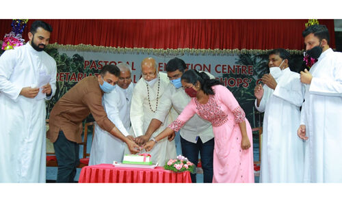 കാരുണ്യ പ്രവര്ത്തനങ്ങളിലൂടെ സ്നേഹസമൂഹം നിര്മിക്കണം: കര്ദിനാള് മാര് ജോര്ജ് ആലഞ്ചേരി കാരുണ്യ പ്രവര്ത്തനങ്ങളിലൂടെ സ്നേഹസമൂഹം നിര്മിക്കണം: കര്ദിനാള് മാര് ജോര്ജ് ആലഞ്ചേരി
