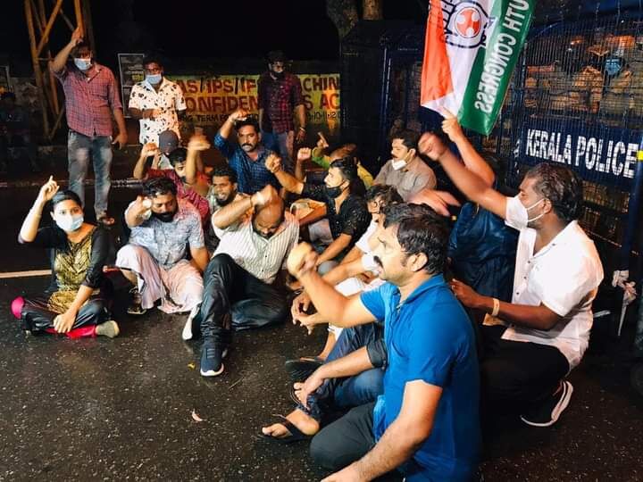 പ്രത്യേക നിയമസഭാ സമ്മേളനം: ഗവര്‍ണര്‍ക്കെതിരേ രാജ്ഭവനിലേക്ക് യൂത്ത് കോണ്‍ഗ്രസിന്റ് പ്രതിഷേധ മാര്‍ച്ച്