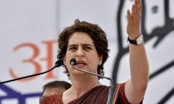 യുപിയില്‍ ഗോമാതാക്കള്‍ പട്ടിണി കൊണ്ട് മരിക്കുന്നു; സംരക്ഷണം ആവശ്യപ്പെട്ട് യോഗിക്ക് കത്തെഴുതി പ്രിയങ്ക ഗാന്ധി