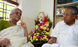 സുഗതകുമാരി: പ്രകൃതിയുടെയും സ്ത്രീയുടെയും കണ്ണീരിനൊപ്പം നിന്ന കവി- മുഖ്യമന്ത്രി