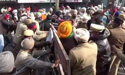 ബിജെപി നേതാക്കളെ ഹോട്ടലില്‍ ഘരാവോ ചെയ്ത് കര്‍ഷകര്‍; നേതാക്കള്‍ പോലിസ് സഹായത്തോടെ പിന്‍വാതില്‍വഴി പുറത്തിറങ്ങി