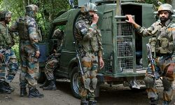 കശ്മീരിൽ ഏറ്റുമുട്ടലിൽ സായുധൻ കൊല്ലപ്പെട്ടു; രണ്ട് സുരക്ഷാ ഉദ്യോഗസ്ഥർക്ക് പരിക്കേറ്റു