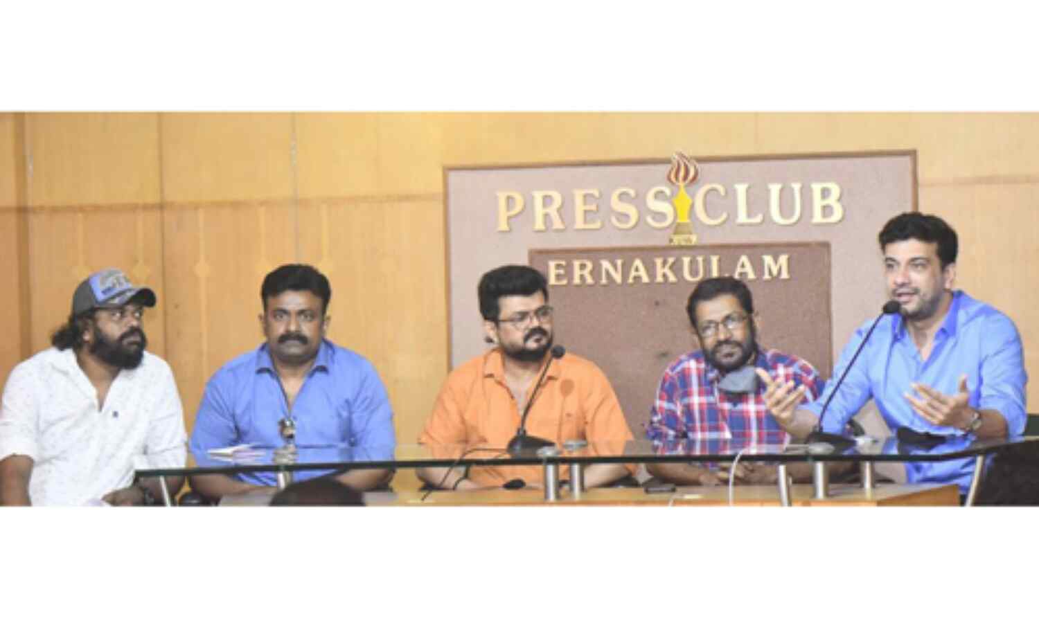 കൊവിഡ് : മാനദണ്ഡങ്ങള് പാലിച്ച് സ്റ്റേജ് പരിപാടികള്ക്ക് അനുമതി നല്കണം: മിമിക്രി ആര്ട്ടിസ്റ്റ്സ് അസോസിയേഷന് കൊവിഡ് : മാനദണ്ഡങ്ങള് പാലിച്ച് സ്റ്റേജ് പരിപാടികള്ക്ക് അനുമതി നല്കണം: മിമിക്രി ആര്ട്ടിസ്റ്റ്സ് അസോസിയേഷന്