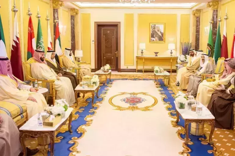 ഗള്‍ഫ് ഉച്ചകോടിയിലേക്ക് ഖത്തര്‍ അമീറിന് ക്ഷണം