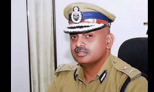 പാലത്തായി പീഡന കേസില് ഹൈക്കോടതി അന്വേഷണ ചുമതലയില് നിന്ന് മാറ്റിയ ഐജിക്ക് സ്ഥാനക്കയറ്റം; എസ് ശ്രീജിത്ത് ഇനി ക്രൈംബ്രാഞ്ച് മേധാവി പാലത്തായി പീഡന കേസില് ഹൈക്കോടതി അന്വേഷണ ചുമതലയില് നിന്ന് മാറ്റിയ ഐജിക്ക് സ്ഥാനക്കയറ്റം; എസ് ശ്രീജിത്ത് ഇനി ക്രൈംബ്രാഞ്ച് മേധാവി