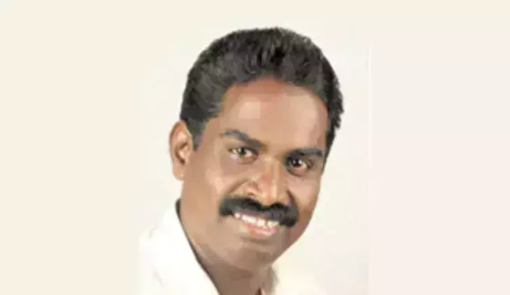 തിരഞ്ഞെടുപ്പ് വിജയത്തിനു പിറകെ സര്ക്കാര് ജോലിയും: ഗ്രാമപ്പഞ്ചായത്ത് അംഗം രാജിവച്ചു തിരഞ്ഞെടുപ്പ് വിജയത്തിനു പിറകെ സര്ക്കാര് ജോലിയും: ഗ്രാമപ്പഞ്ചായത്ത് അംഗം രാജിവച്ചു