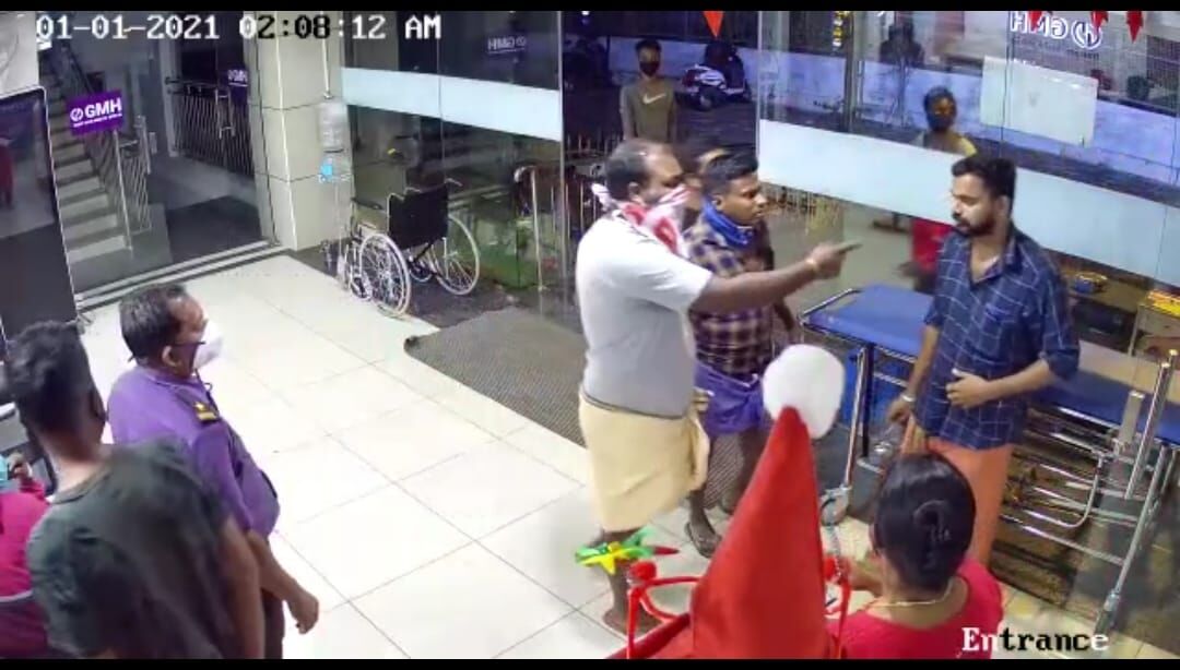 മാളയിലെ സ്വകാര്യ ആശുപത്രിക്ക് നേരെ ആക്രമണം മാളയിലെ സ്വകാര്യ ആശുപത്രിക്ക് നേരെ ആക്രമണം