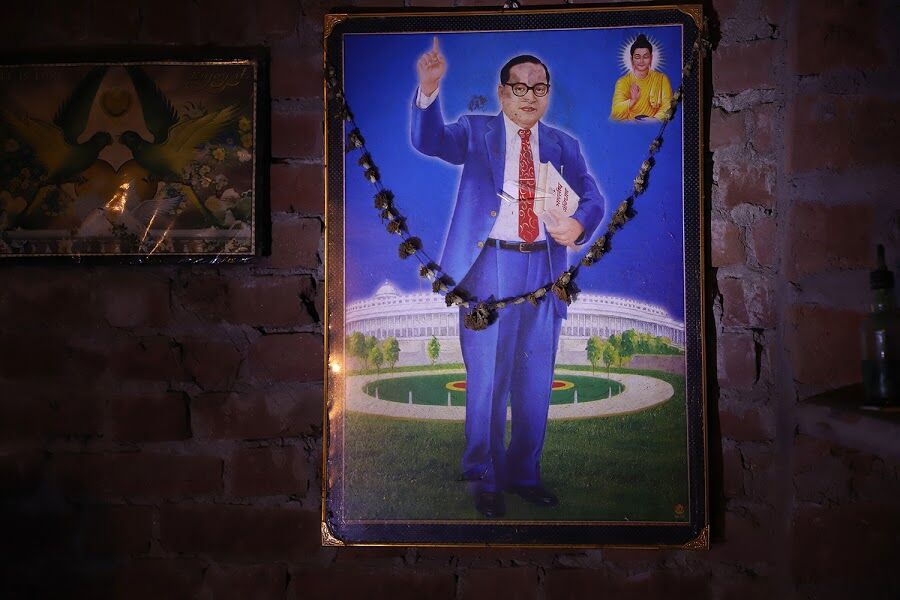 മജാ ബര്ഹതിയിലെ ഒരു വീട്ടില് തൂക്കിയിട്ട ബി ആര് അംബേദ്കറുടെ ചിത്രം